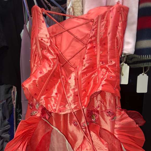 Gorgeous dress - Picture 4 of 5